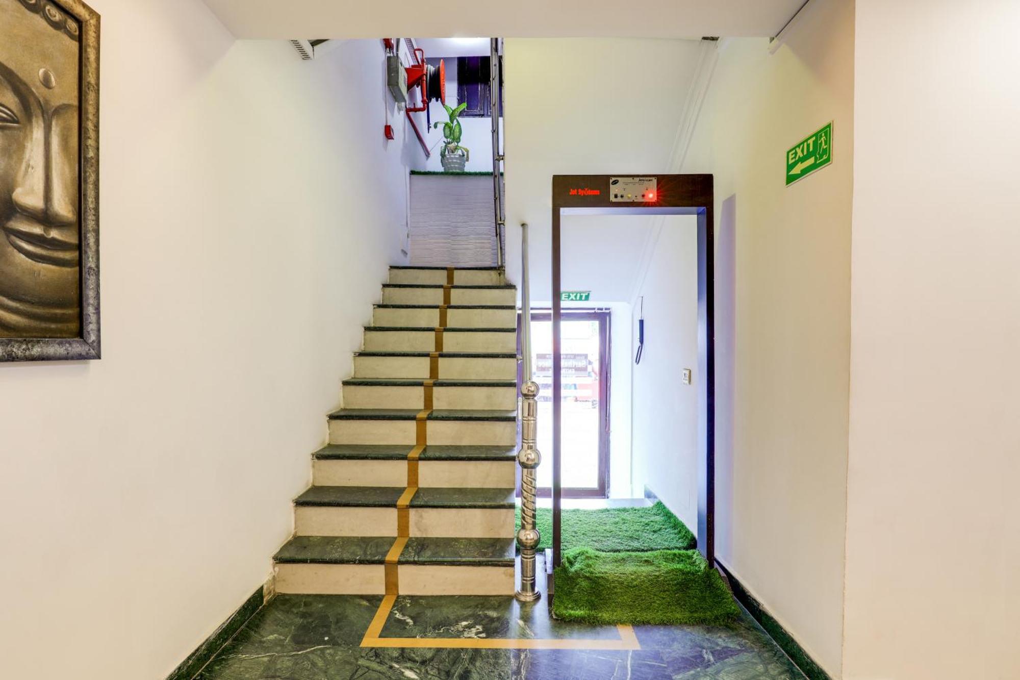Hotel Sarthak Palace Near Karol Bagh Metro Station New Delhi Delhi (National Capital Territory of India) Exterior foto