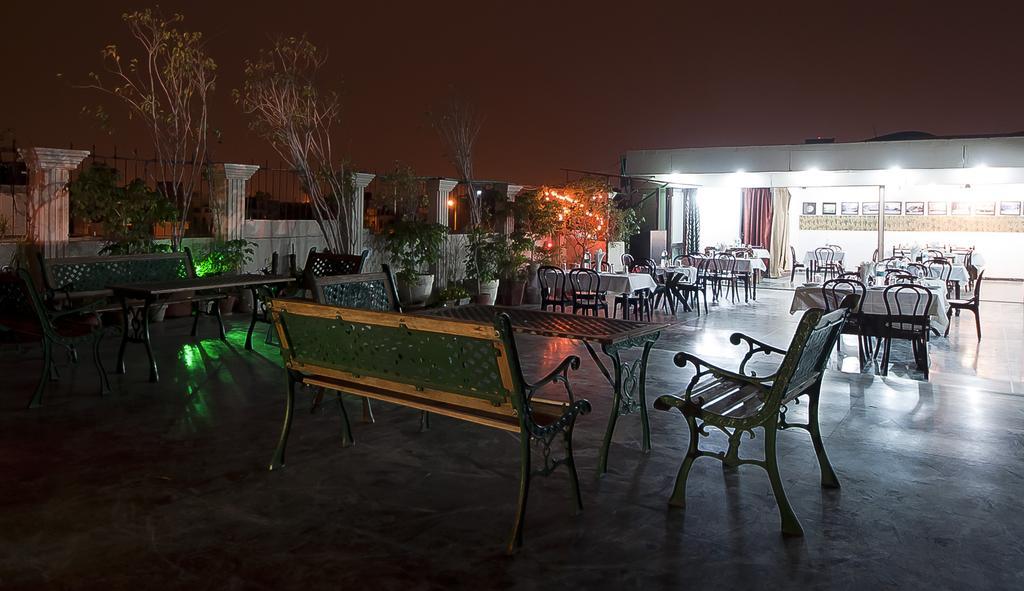 Hotel Sarthak Palace Near Karol Bagh Metro Station New Delhi Delhi (National Capital Territory of India) Exterior foto